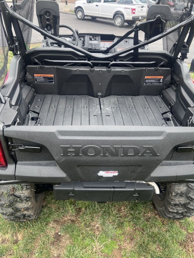 Honda Pioneer 1000-5 Deluxe Vehicle Image 04