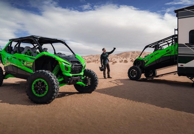Kawasaki Teryx 4 H2 Deluxe ES Vehicle Image 03
