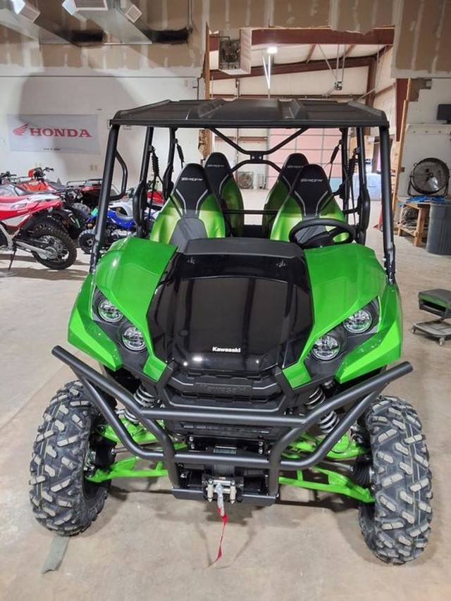 Kawasaki Teryx4 S SE Vehicle Image 02