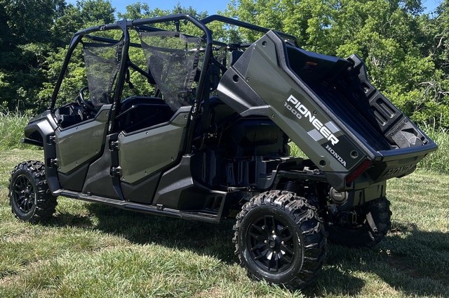 Honda Pioneer 1000-6 Deluxe Crew Vehicle Image 03