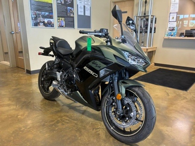 Kawasaki Ninja® 650 ABS Metallic Covert Green/Met Vehicle Image 04