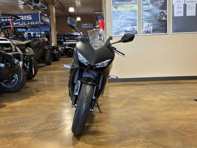 Honda CBR650R E-Clutch Vehicle Image 02