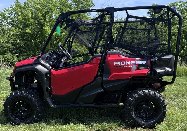 Honda Pioneer 1000-5 Deluxe Vehicle Image 02