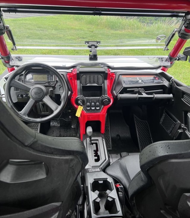 Honda Talon 1000R-4 FOX Live Valve Vehicle Image 05