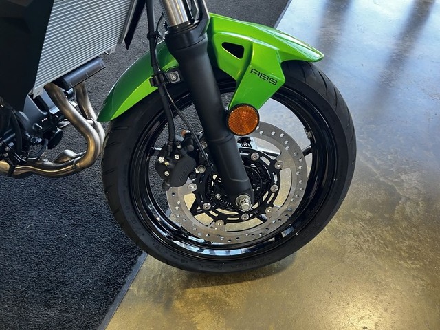 Kawasaki Z500 ABS Vehicle Image 02