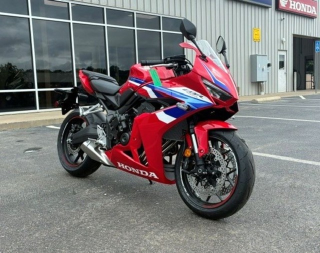 Honda CBR650R E-Clutch Vehicle Image 02