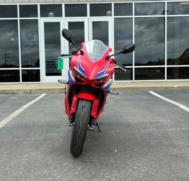 Honda CBR650R E-Clutch Vehicle Image 03