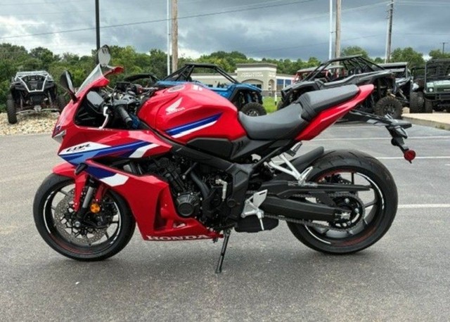 Honda CBR650R E-Clutch Vehicle Image 05