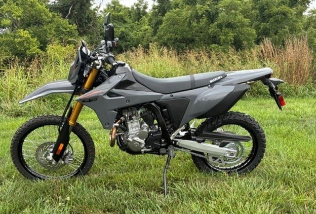 Suzuki DR-Z4S Vehicle Image 02