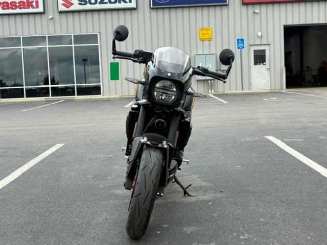 Suzuki GSX-8TT Vehicle Image 02