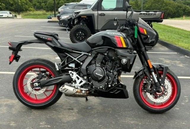 Suzuki GSX-8TT Vehicle Image 04