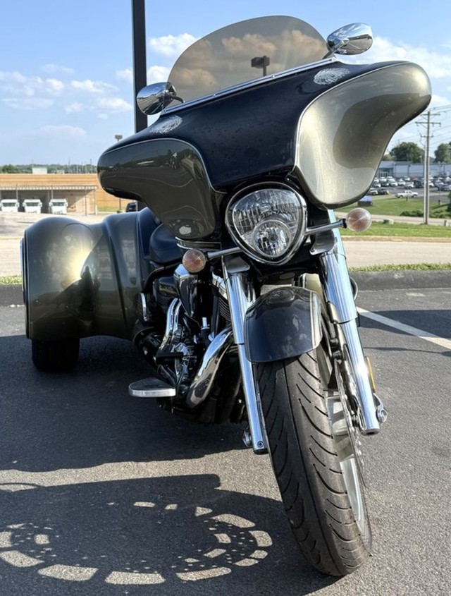 Yamaha Roadliner S Trike Vehicle Full-screen Gallery Image 02