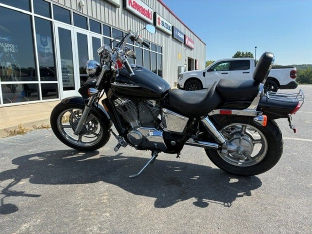 Honda Shadow Spirit 1100 Vehicle Full-screen Gallery Image 04