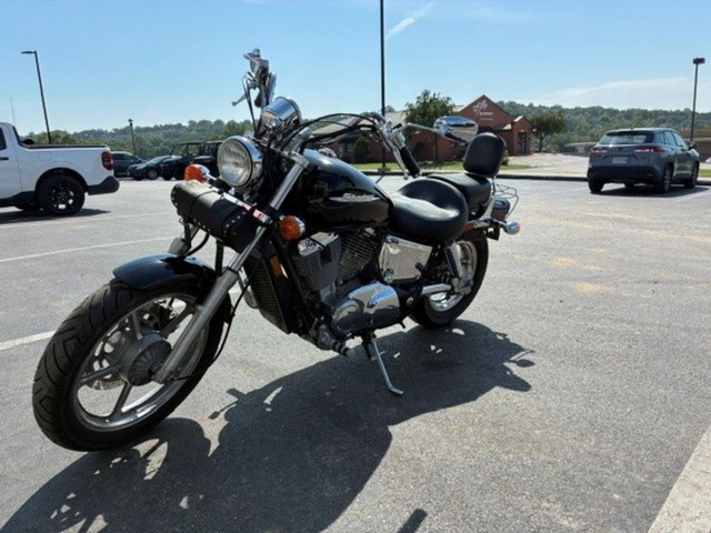 Honda Shadow Spirit 1100 Vehicle Full-screen Gallery Image 05