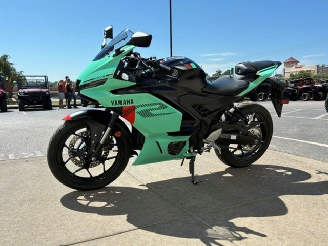 Yamaha YZF-R3 Vehicle Image 02
