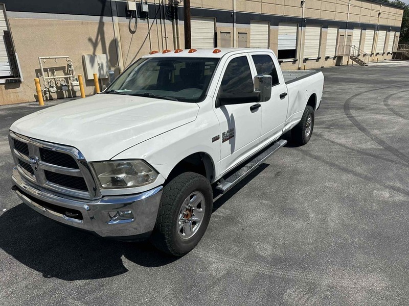 Ram 2500 Vehicle Full-screen Gallery Image 2