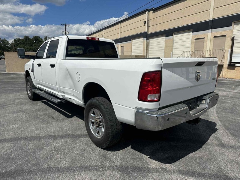 Ram 2500 Vehicle Full-screen Gallery Image 4