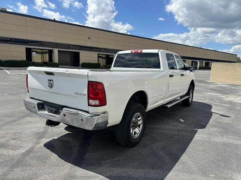 Ram 2500 Vehicle Full-screen Gallery Image 5