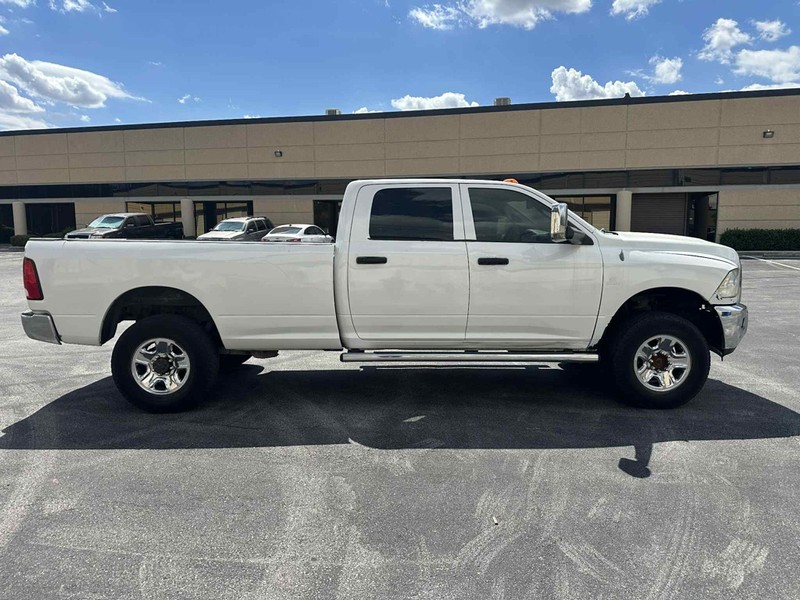 Ram 2500 Vehicle Full-screen Gallery Image 6