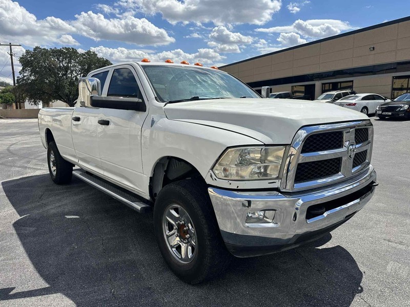 Ram 2500 Vehicle Full-screen Gallery Image 7