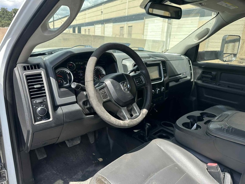 Ram 2500 Vehicle Full-screen Gallery Image 8