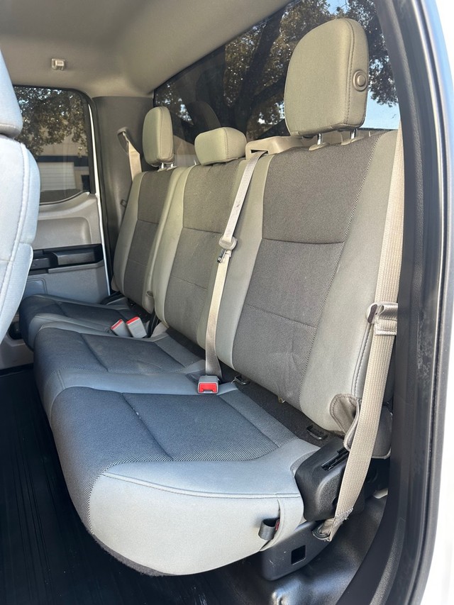 Ford F-150 Vehicle Full-screen Gallery Image 7