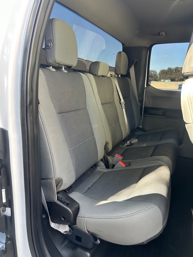 Ford F-150 Vehicle Full-screen Gallery Image 11