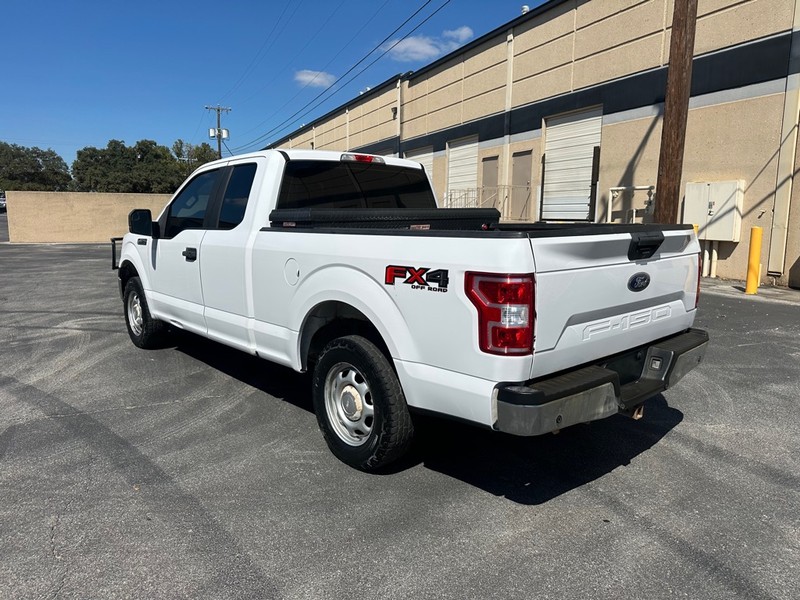 Ford F-150 Vehicle Full-screen Gallery Image 3
