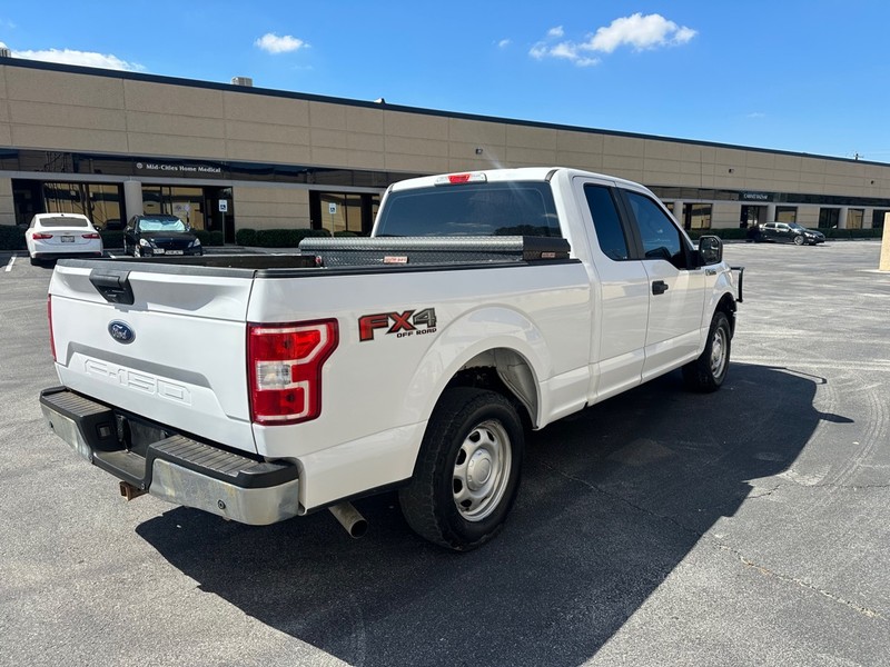 Ford F-150 Vehicle Full-screen Gallery Image 4