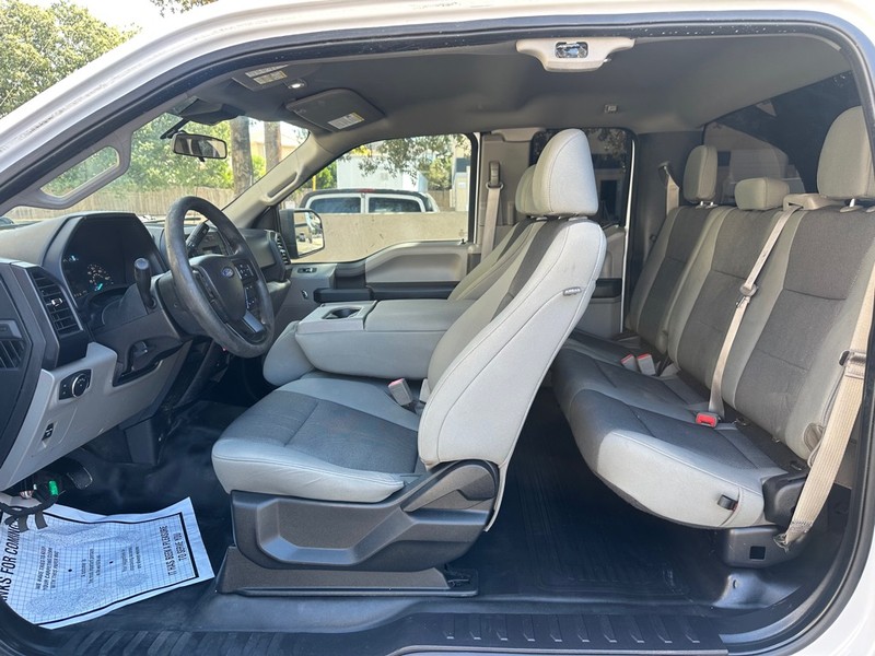 Ford F-150 Vehicle Full-screen Gallery Image 8