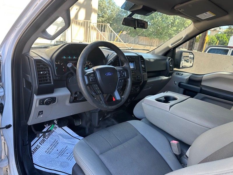 Ford F-150 Vehicle Full-screen Gallery Image 10