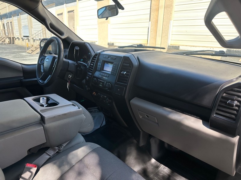 Ford F-150 Vehicle Full-screen Gallery Image 14