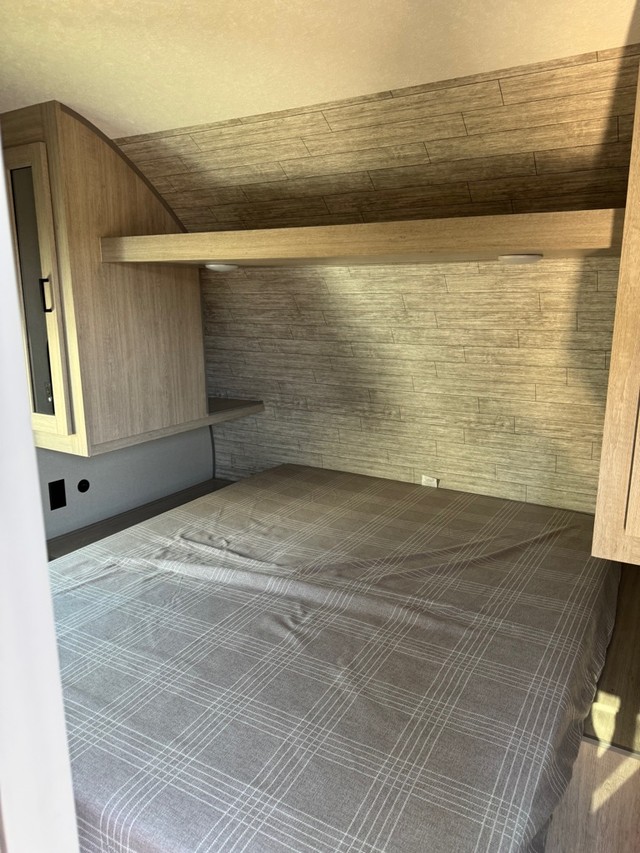 Catalina 261BHS Vehicle Full-screen Gallery Image 03