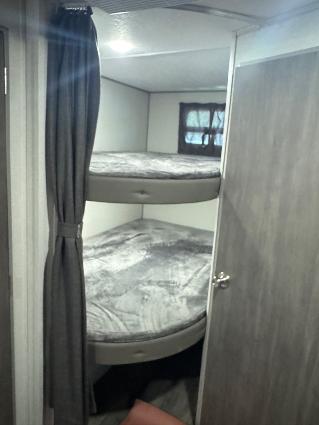 Catalina 261BHS Vehicle Full-screen Gallery Image 14