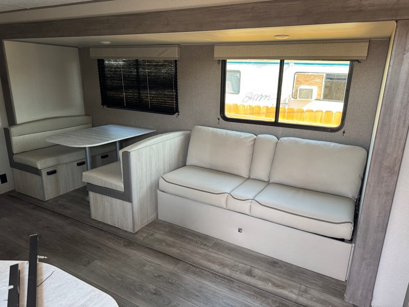 Catalina 261BHS Vehicle Full-screen Gallery Image 04