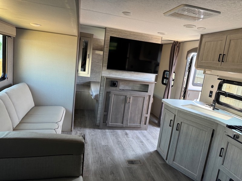 Catalina 261BHS Vehicle Full-screen Gallery Image 05