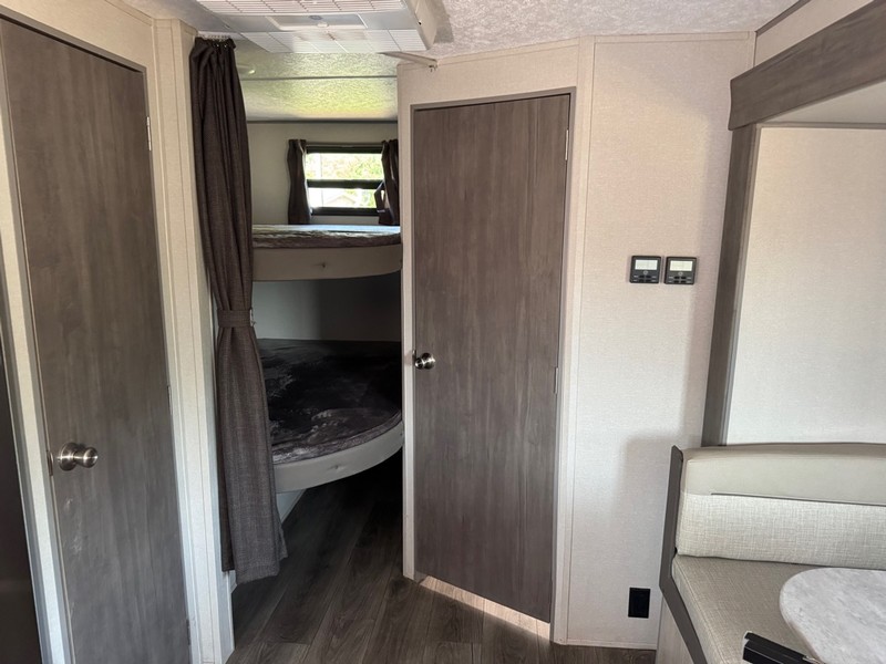 Catalina 261BHS Vehicle Full-screen Gallery Image 07