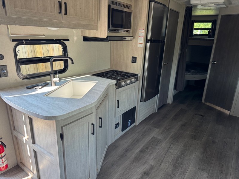 Catalina 261BHS Vehicle Full-screen Gallery Image 11