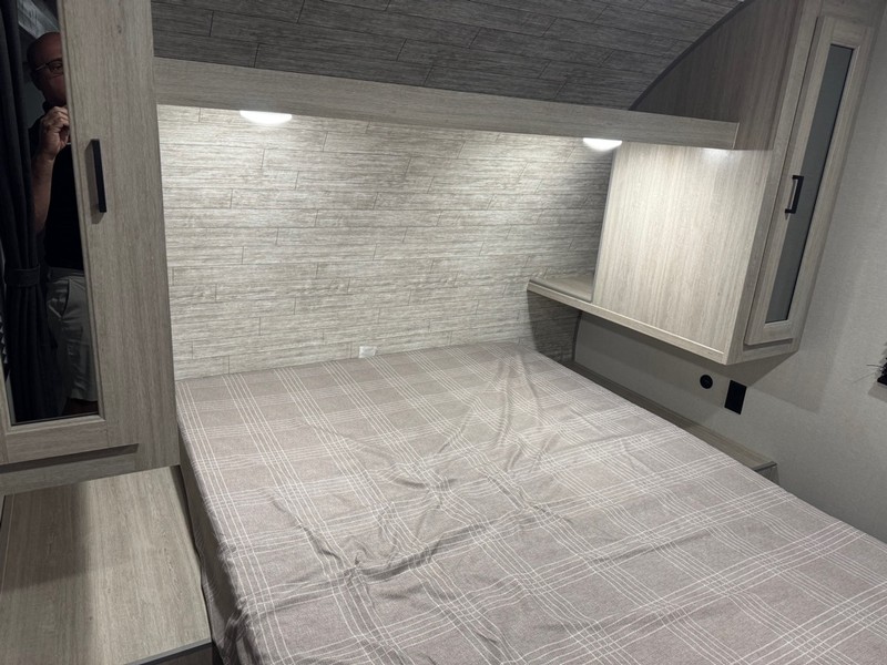 Catalina 261BHS Vehicle Full-screen Gallery Image 15