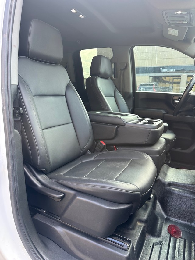 Chevrolet Silverado 2500HD Vehicle Full-screen Gallery Image 14