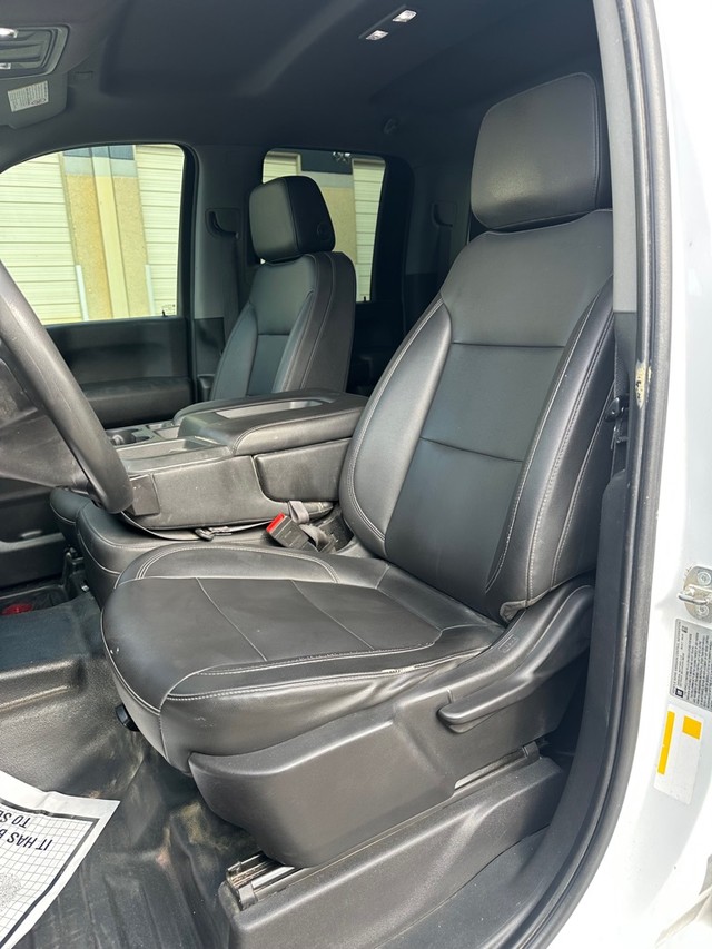 Chevrolet Silverado 2500HD Vehicle Full-screen Gallery Image 16