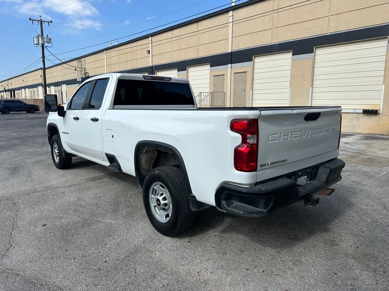 Chevrolet Silverado 2500HD Vehicle Full-screen Gallery Image 4