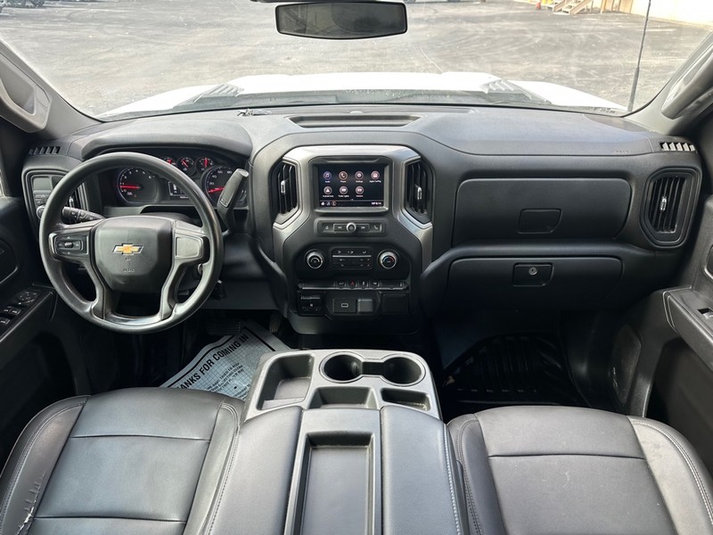 Chevrolet Silverado 2500HD Vehicle Full-screen Gallery Image 13