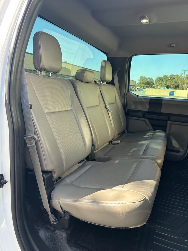 Ford Super Duty F-250 SRW Vehicle Full-screen Gallery Image 12