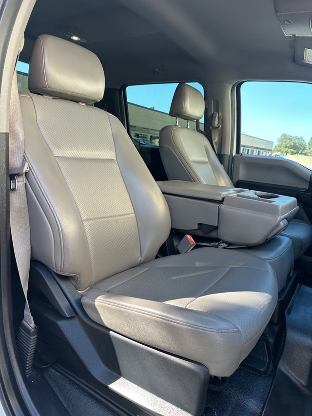 Ford Super Duty F-250 SRW Vehicle Full-screen Gallery Image 14