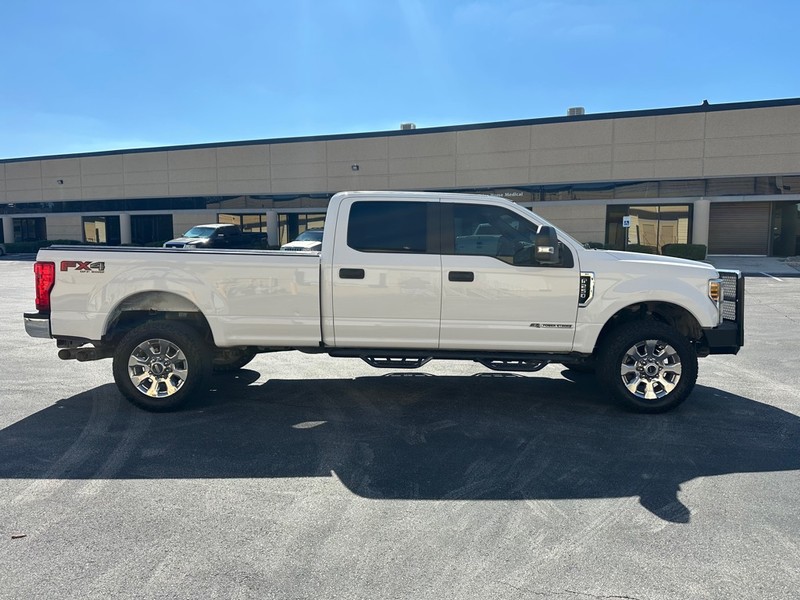 Ford Super Duty F-250 SRW Vehicle Full-screen Gallery Image 06