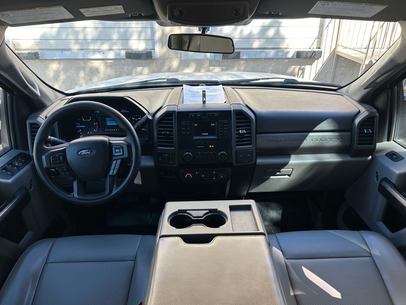 Ford Super Duty F-250 SRW Vehicle Full-screen Gallery Image 13