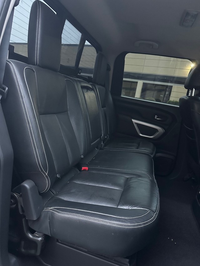 Nissan TITAN Vehicle Full-screen Gallery Image 10