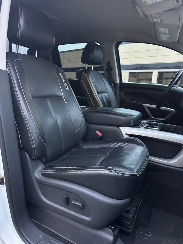 Nissan TITAN Vehicle Full-screen Gallery Image 12