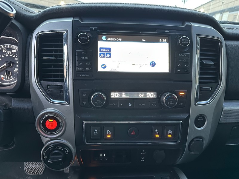 Nissan TITAN Vehicle Full-screen Gallery Image 16